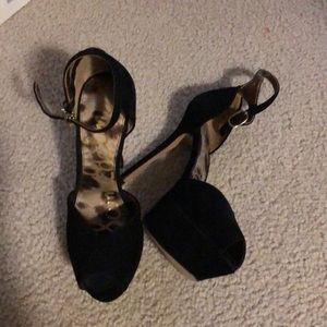 Sam Edelman heals never worn